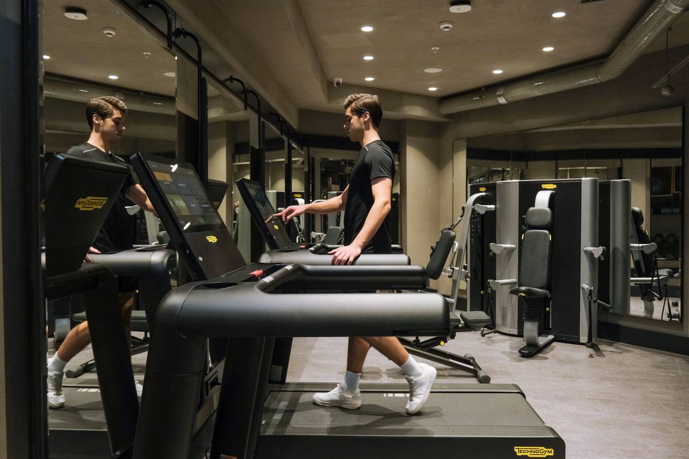 Stayso-The-House-Hotel-Sports-and-Entertainment-87