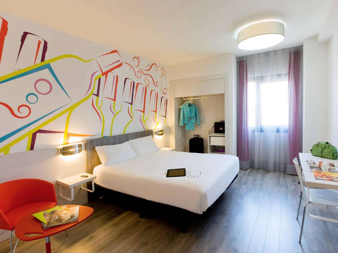 Ibis-Styles-Madrid-Prado-Room-17