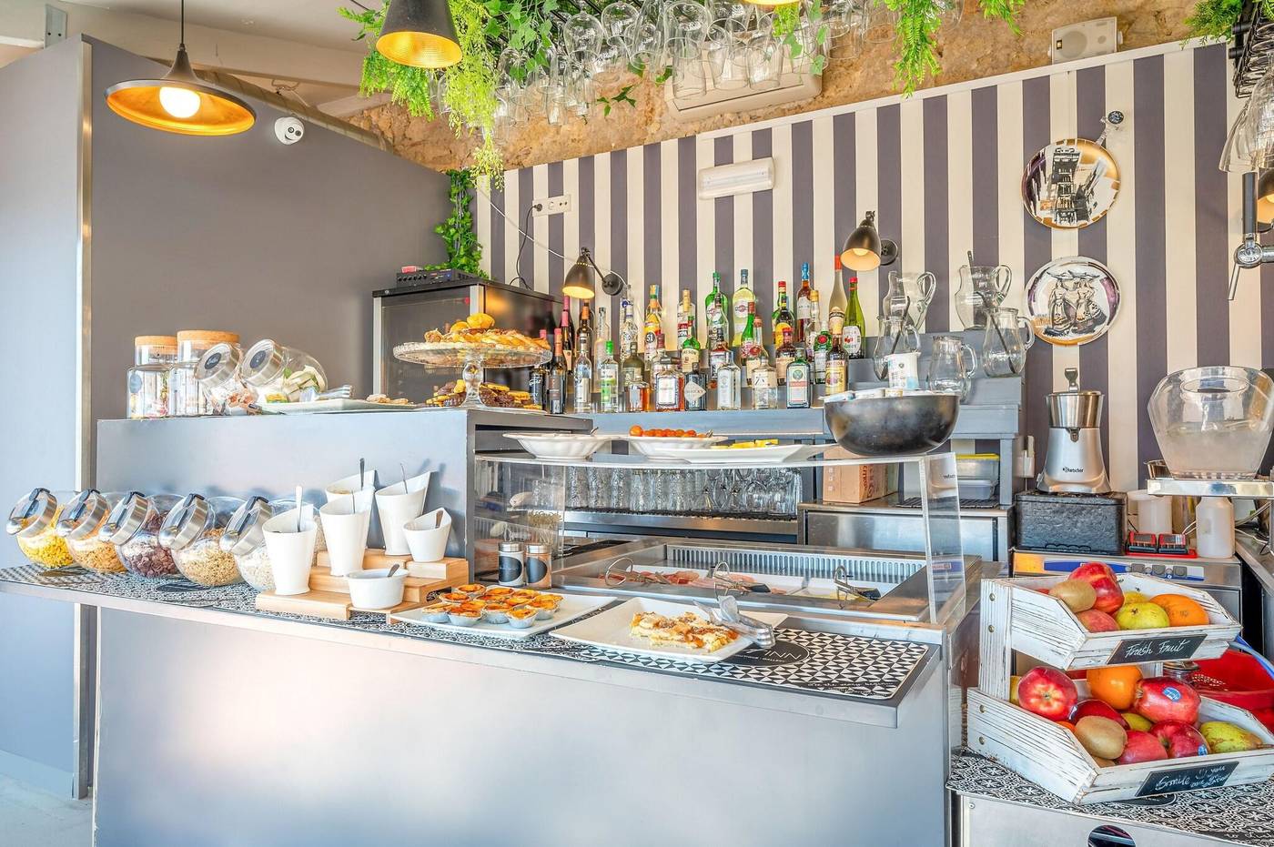 The-Art-Inn-Lisbon-Restaurant-17