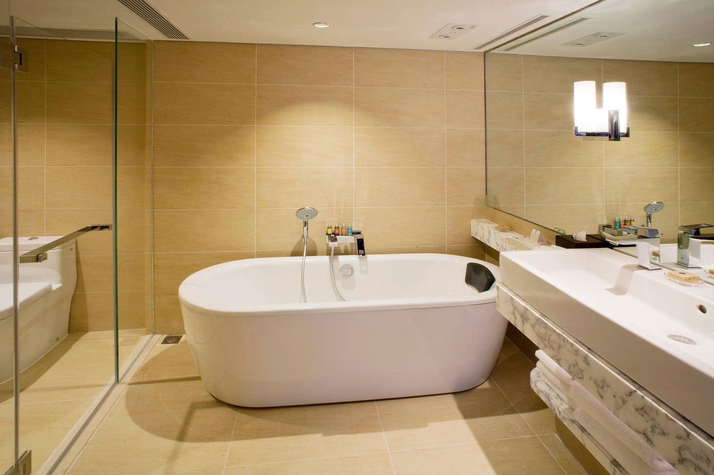 Holiday-Inn-Golden-Mile-Hong-Kong-Room-34