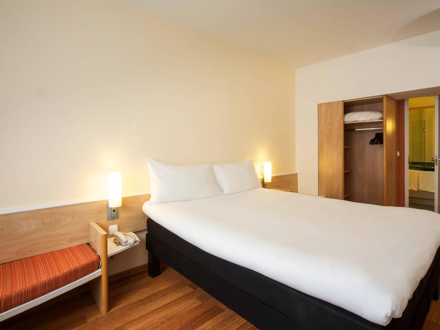 Ibis-Budapest-City-Room-10