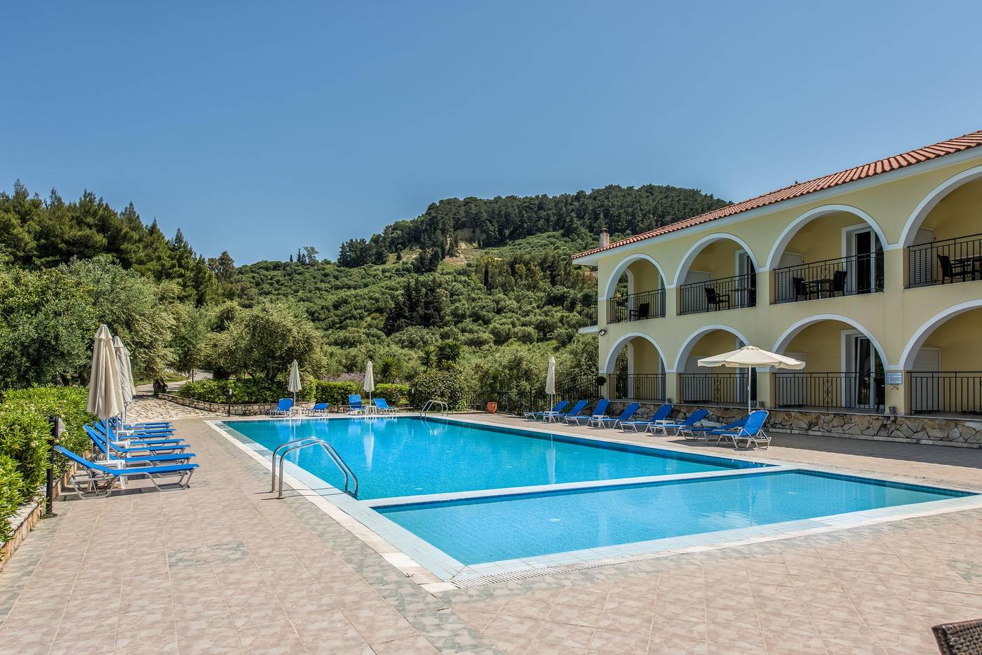 Varres-Hotel-General-view-3