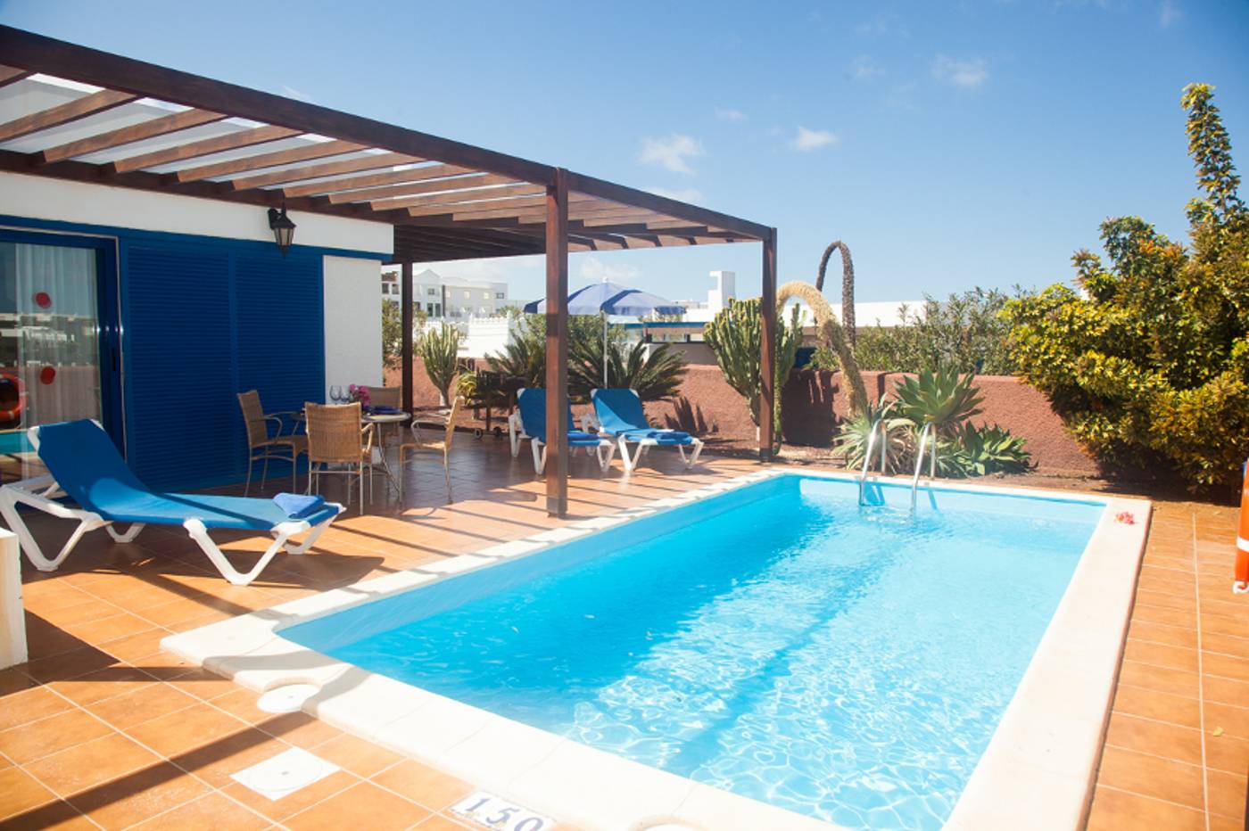 VILLAS-LAS-MARINAS-Pool-13