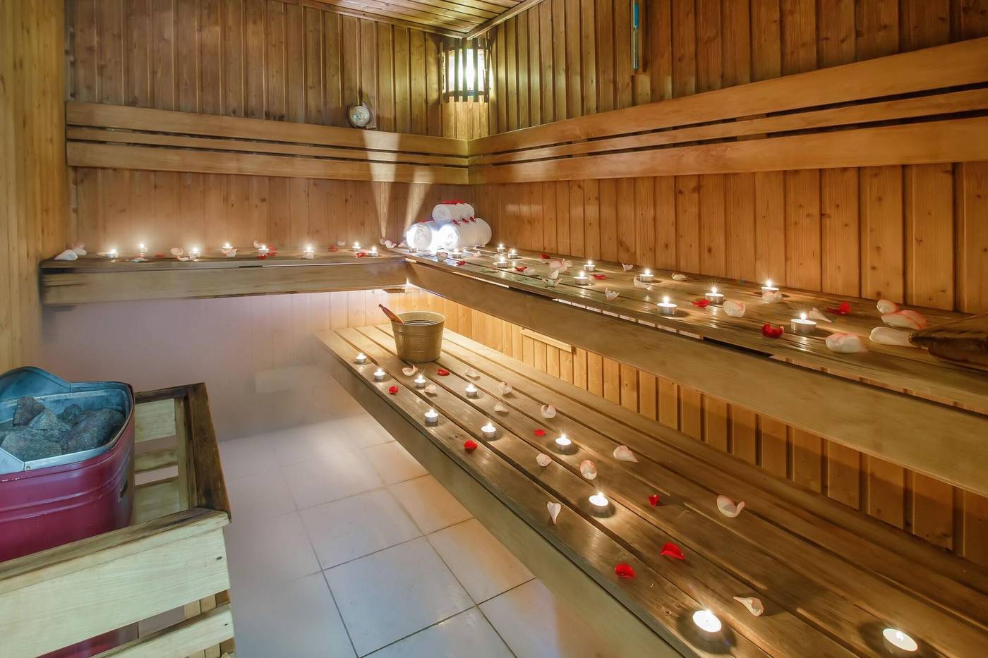 Grand-Excelsior-Bur-Dubai-Sports-and-Entertainment-63