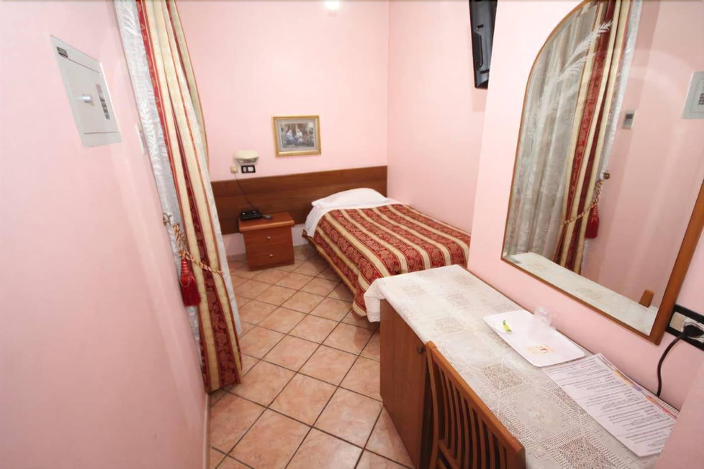 Hotel-Marisa-Room-21