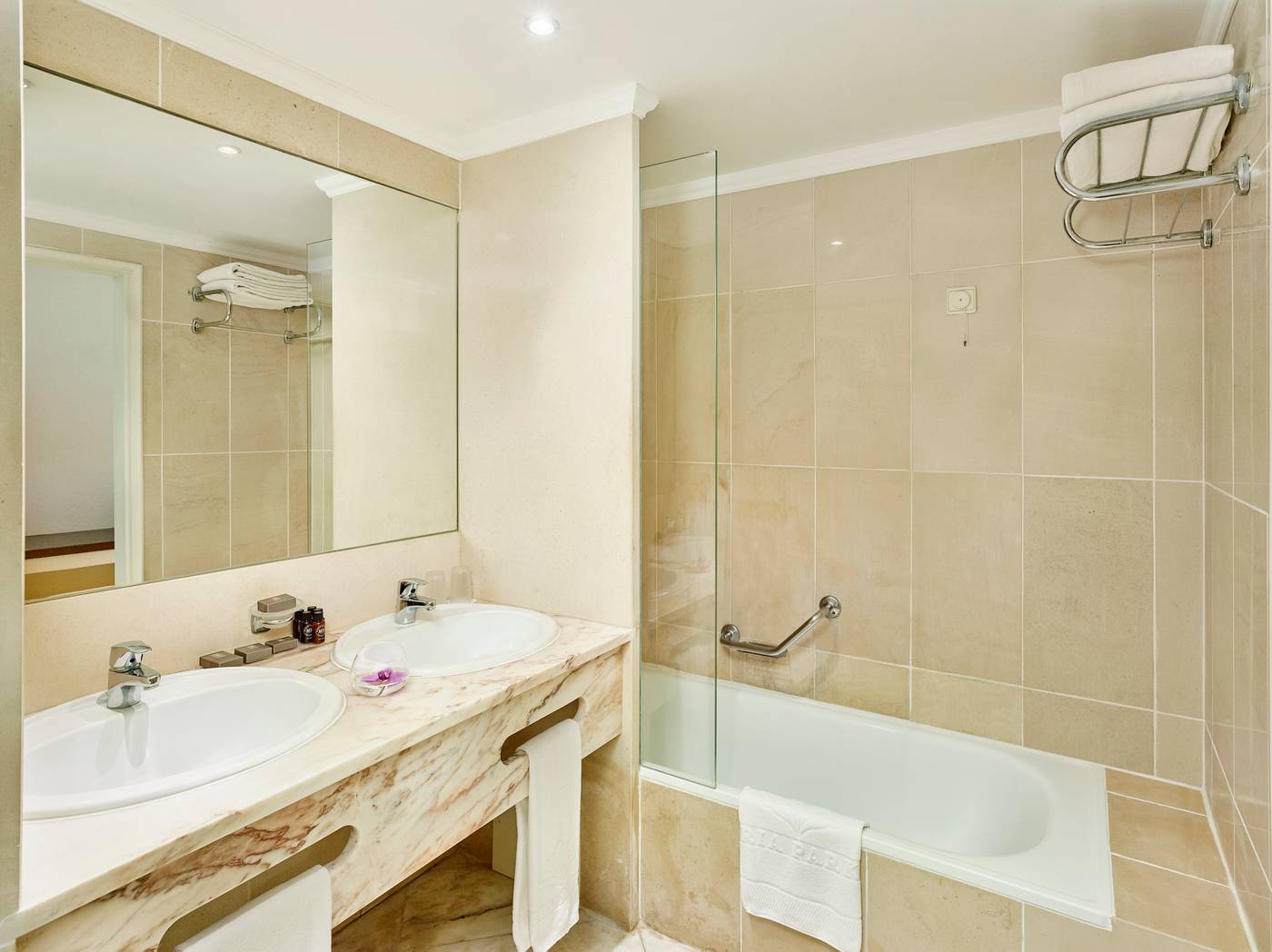 Ria-Park-Garden-Room-21