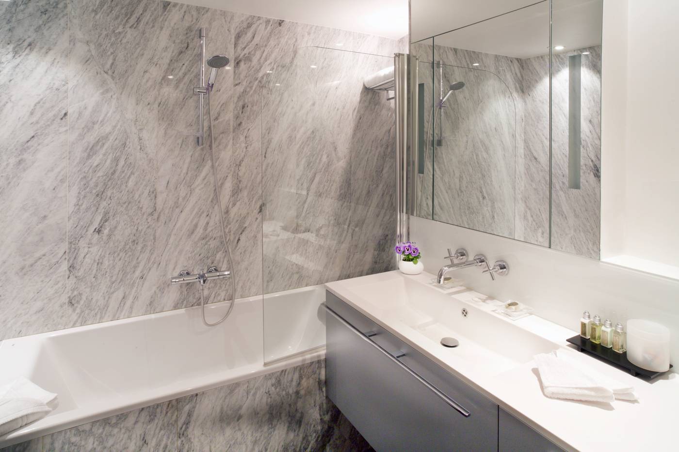 Montmartre-Residence-Paris-Room-20