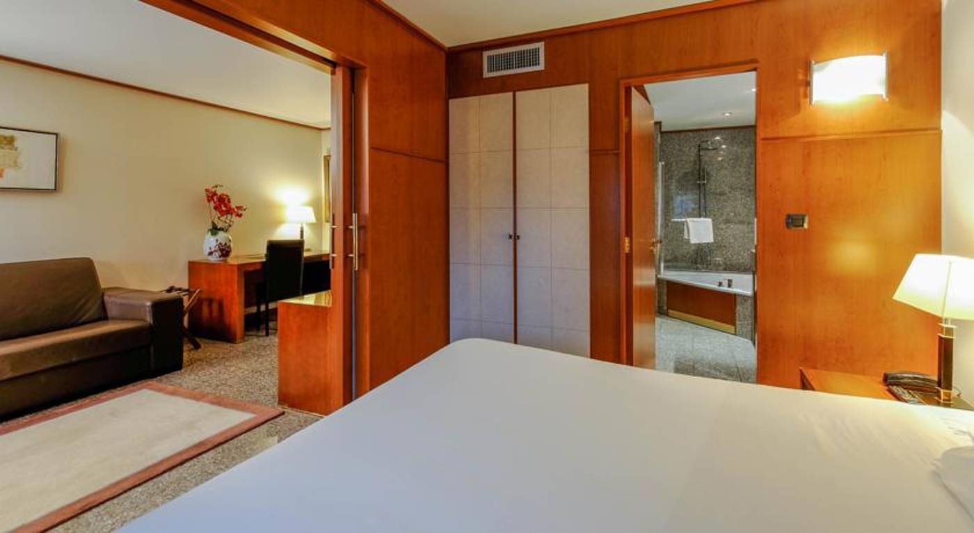 Goldstars Resort & Suites