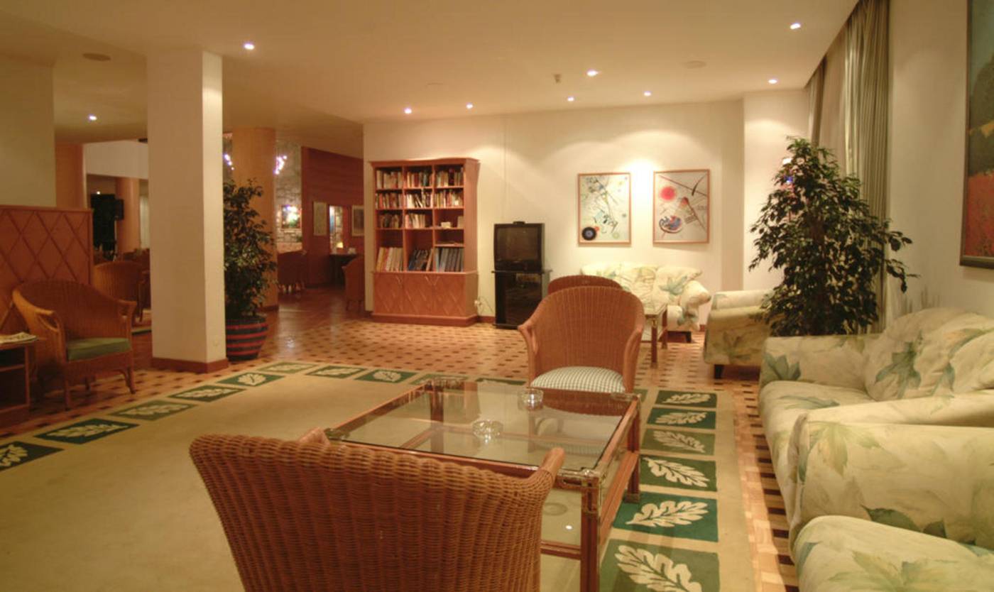 Pestana-Ocean-Bay-All-Inclusive-Resort-Lobby-15