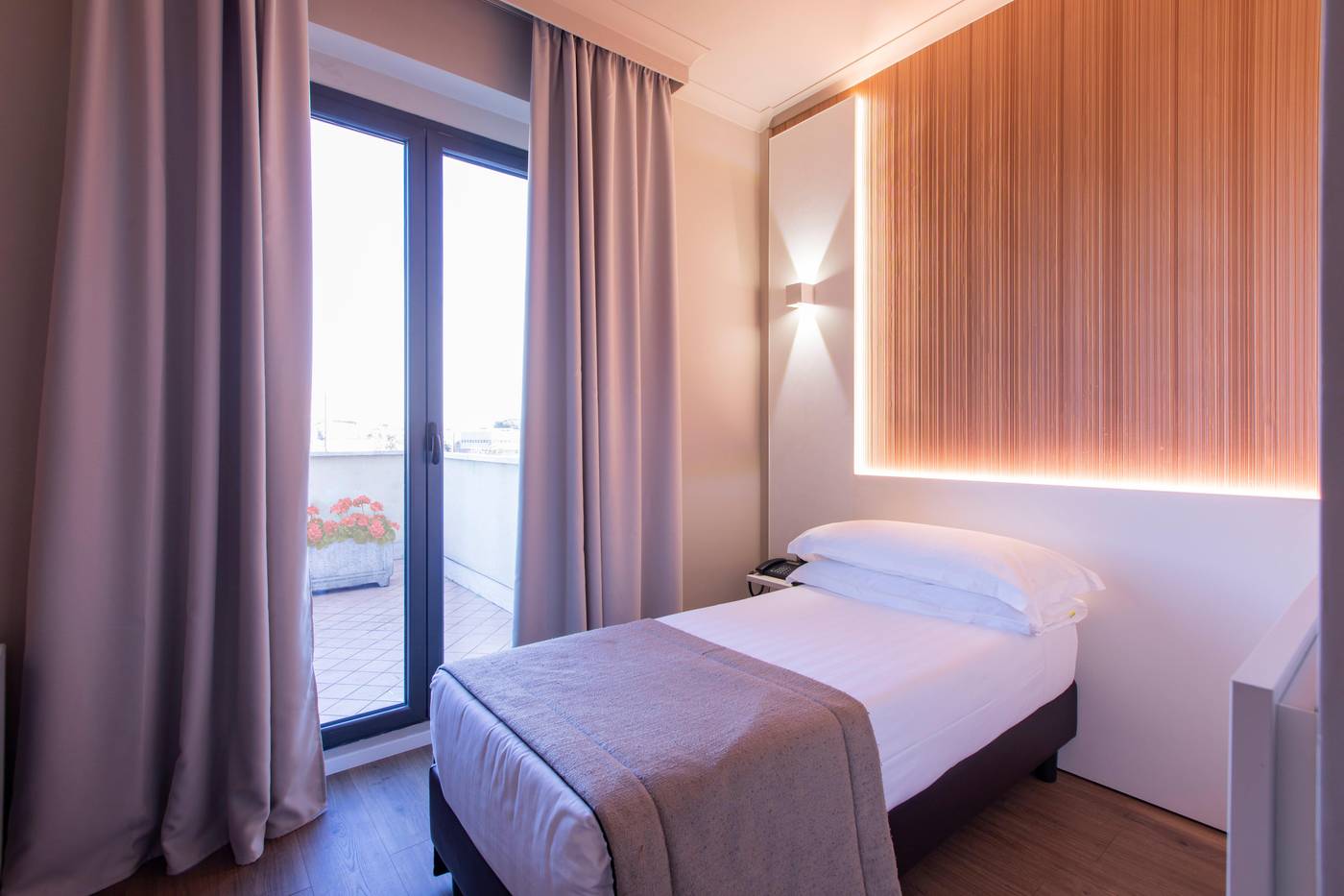 The-Smooth-Rome-Room-19