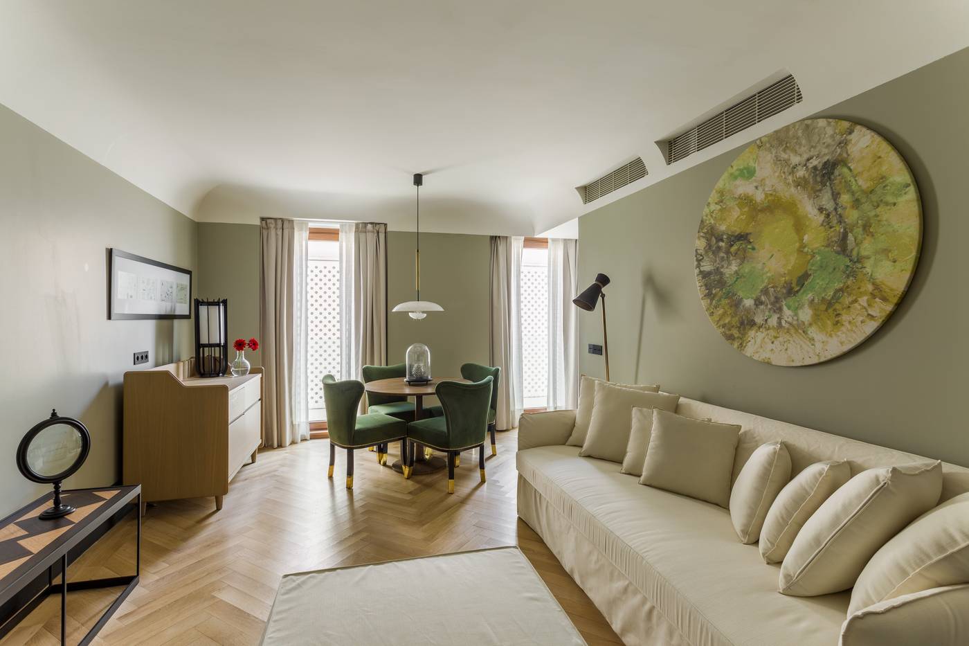 Room-Mate-Emir-Room-69