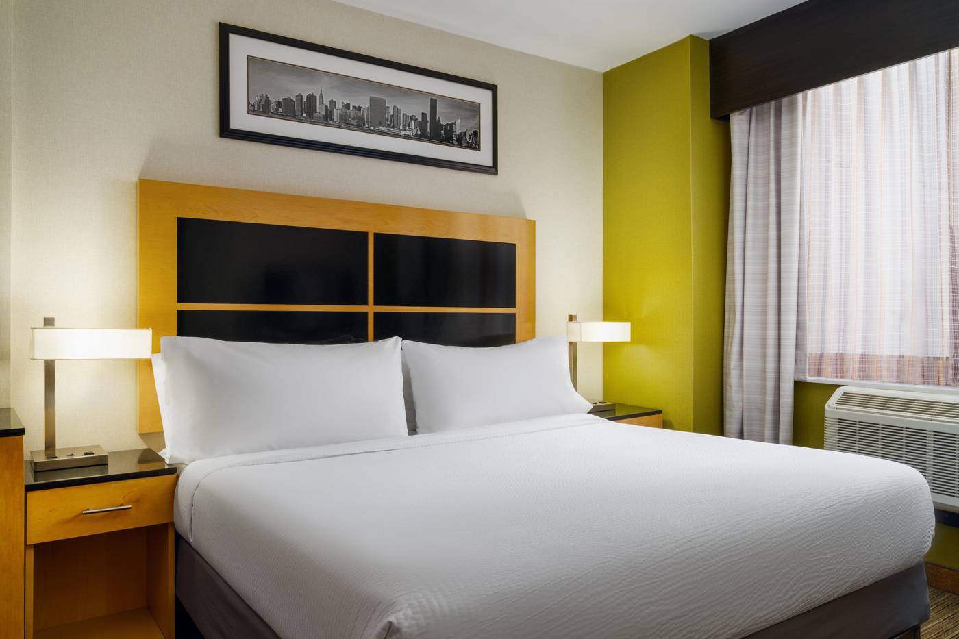 Holiday-Inn-Express-Wall-Street-Room-3