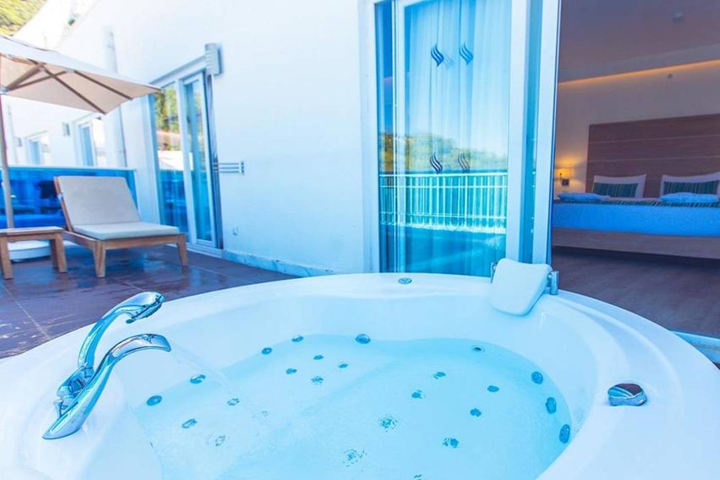 Garcia-Resort---Spa-Room-60