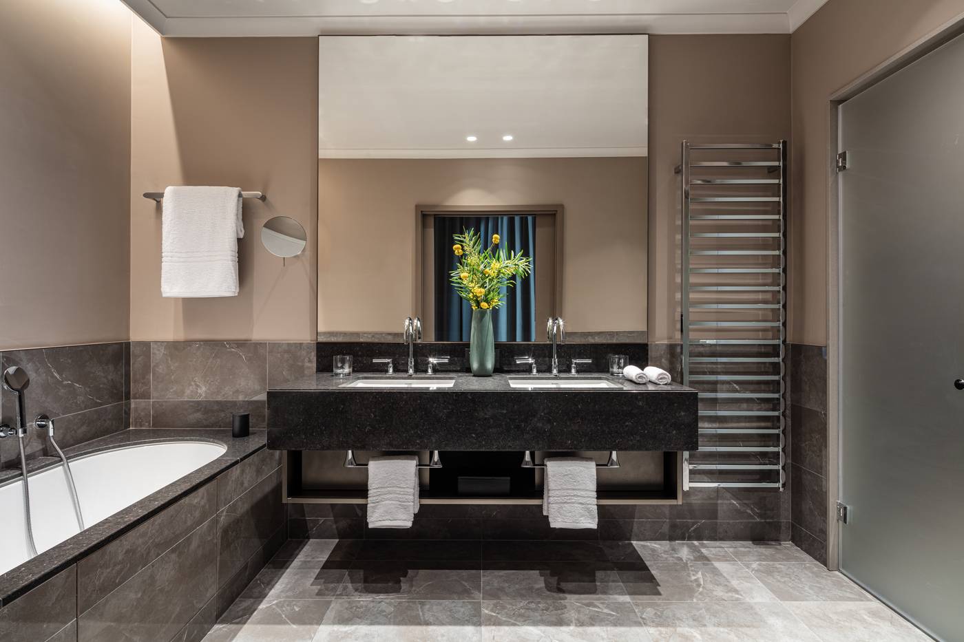 Anantara-Plaza-Nice-Hotel-Room-43