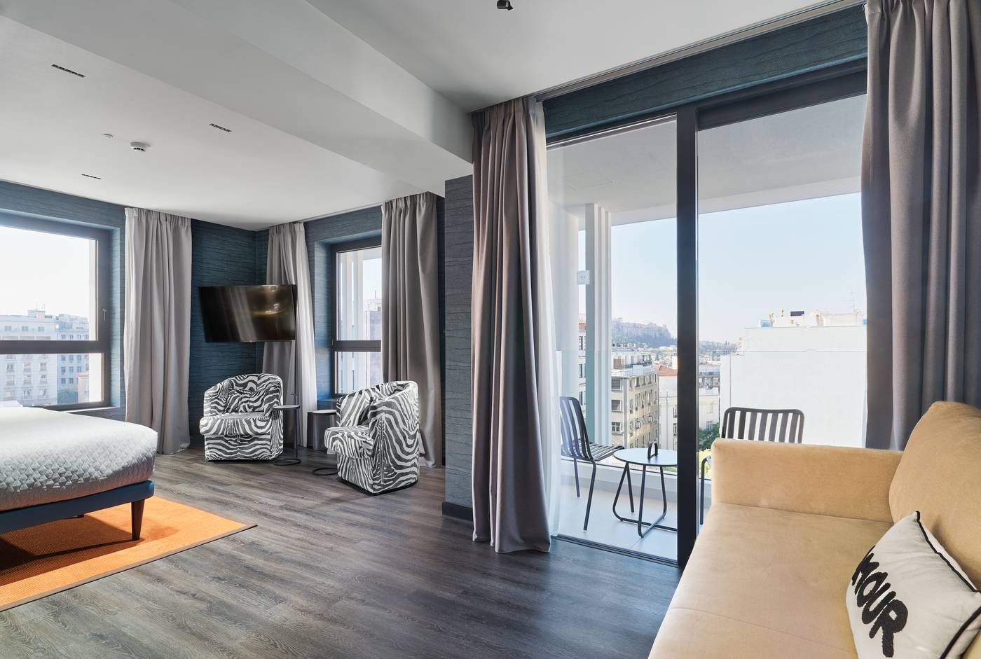 NYX-Esperia-Palace-Athens-by-Leonardo-Hotels-Room-8