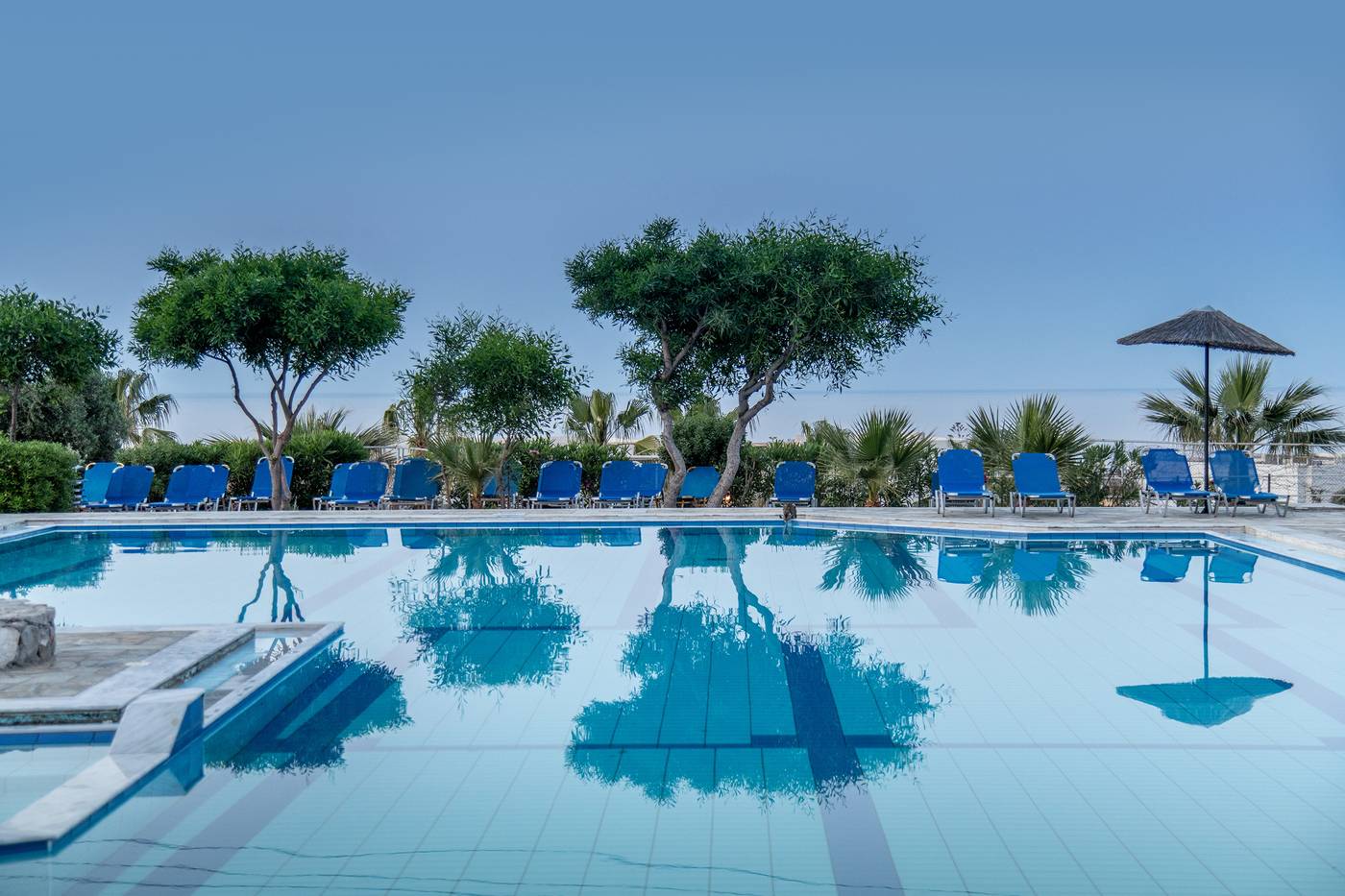 Hotel-Semiramis-Village-Pool-6
