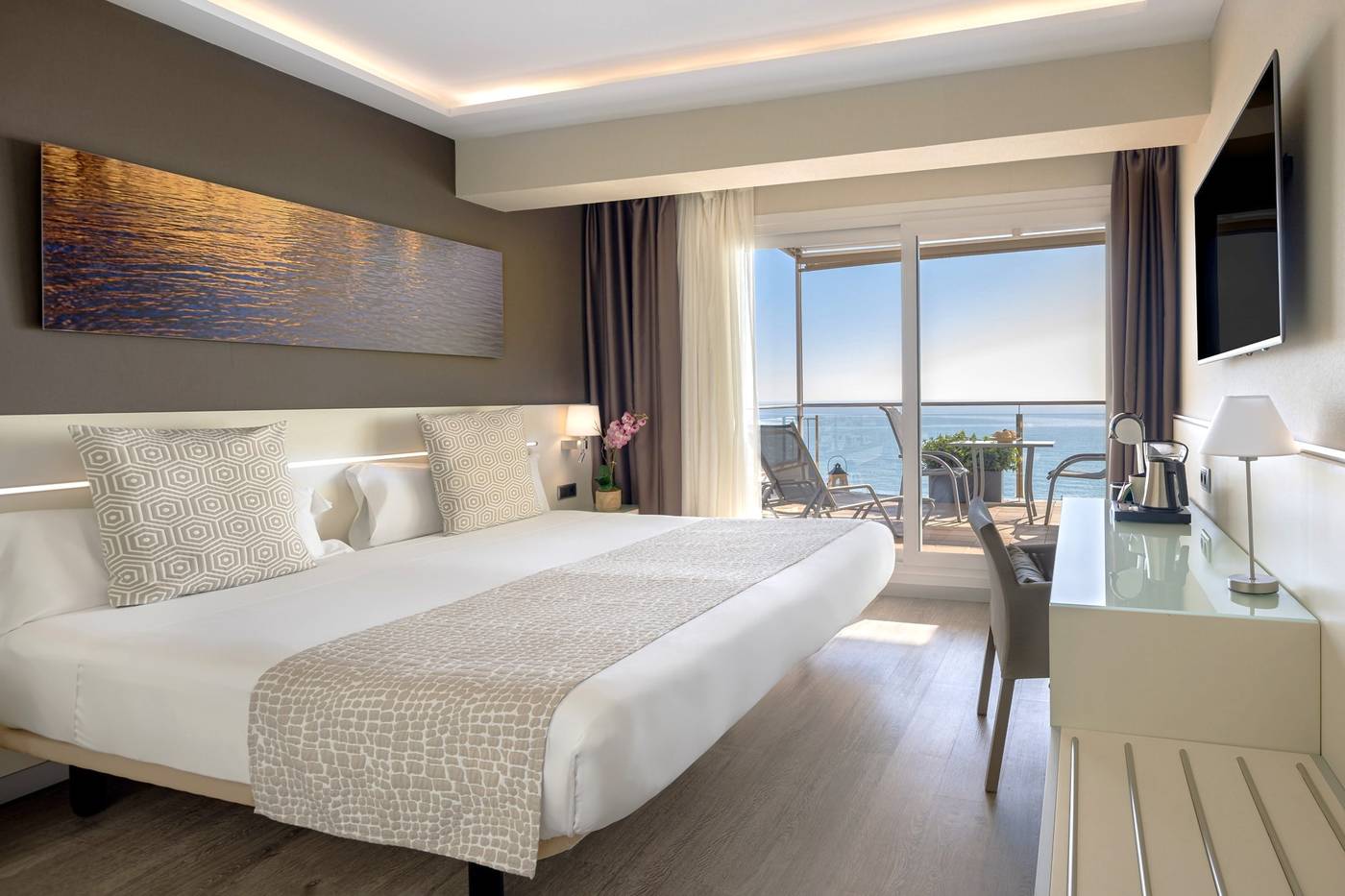 Calipolis-Hotel-Room-28