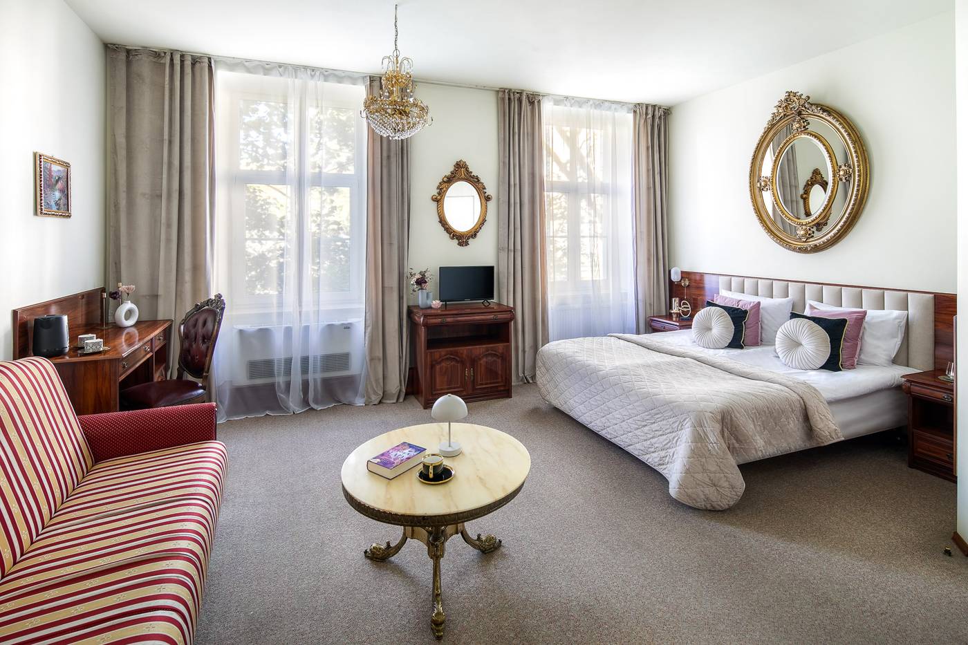 Old-Time-Aparthotel-Room-4