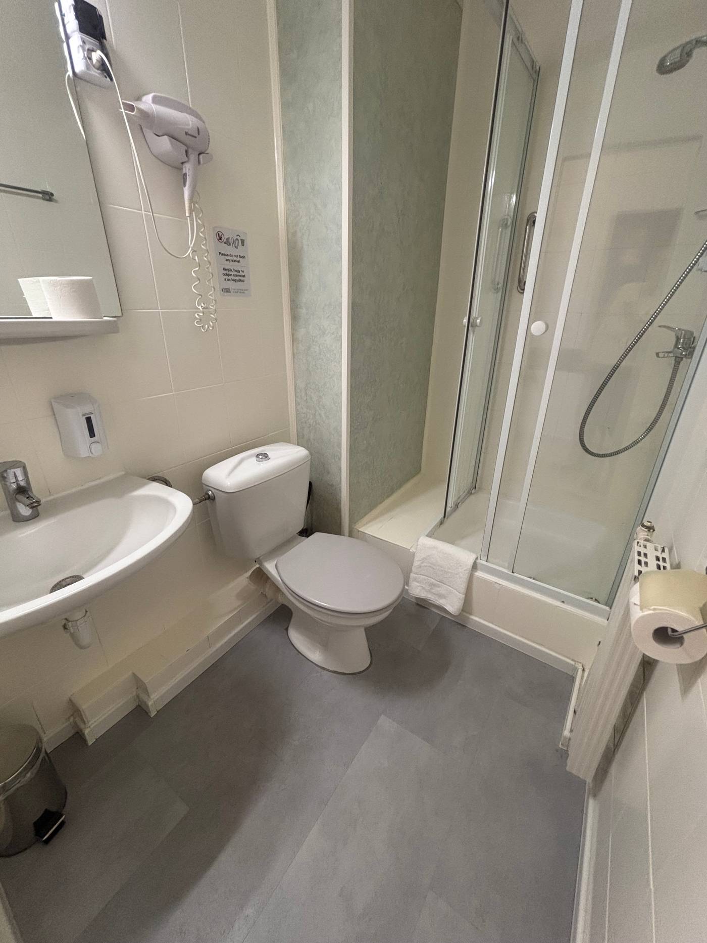 Gloria-Budapest-City-Center-Room-44