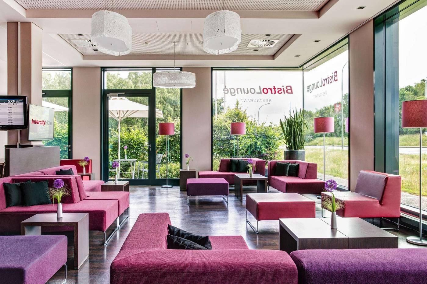 IntercityHotel-Berlin-Ostbahnhof-Lobby-2