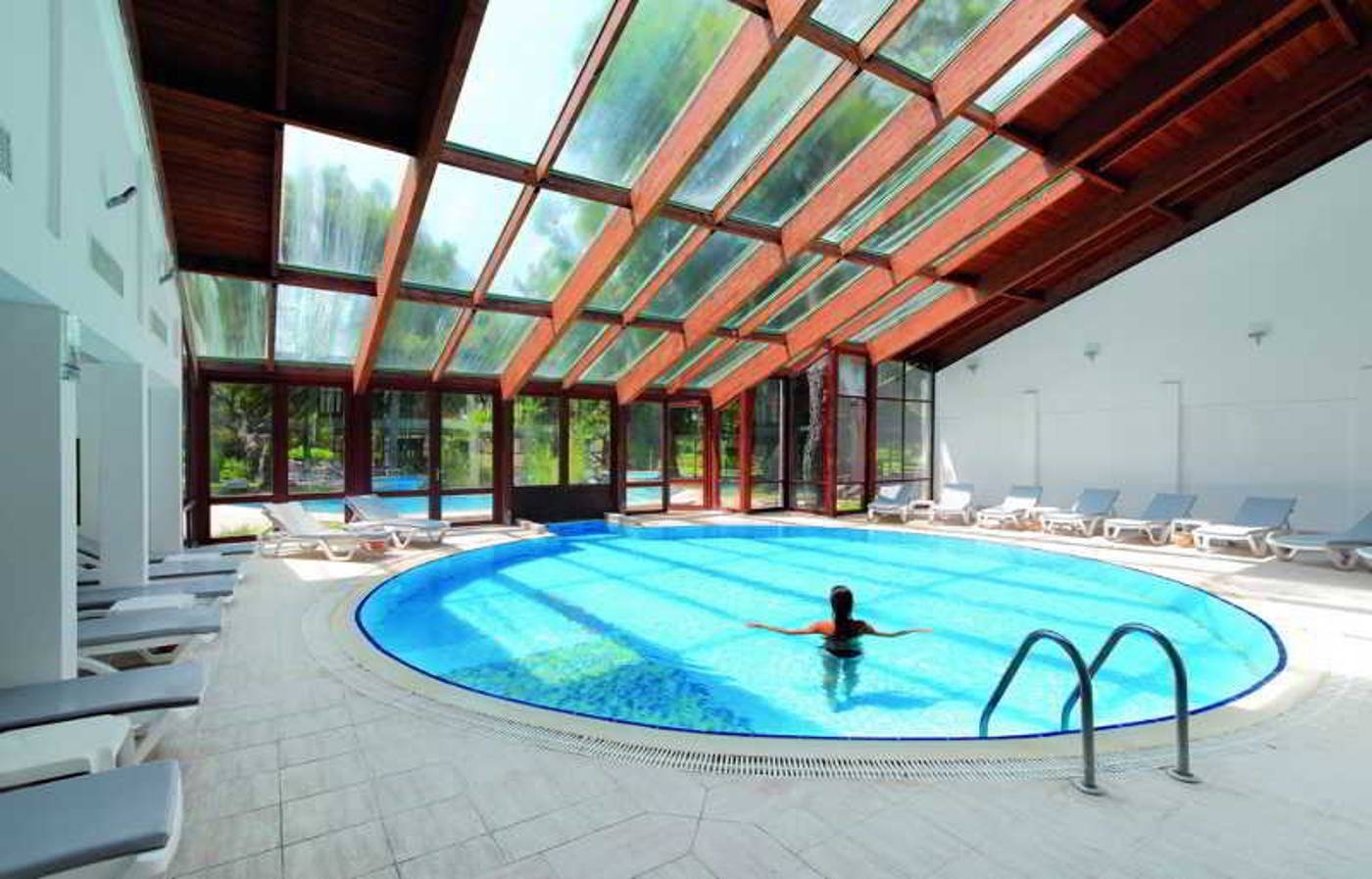 Majesty-Club-La-Mer-Art-Pool-19