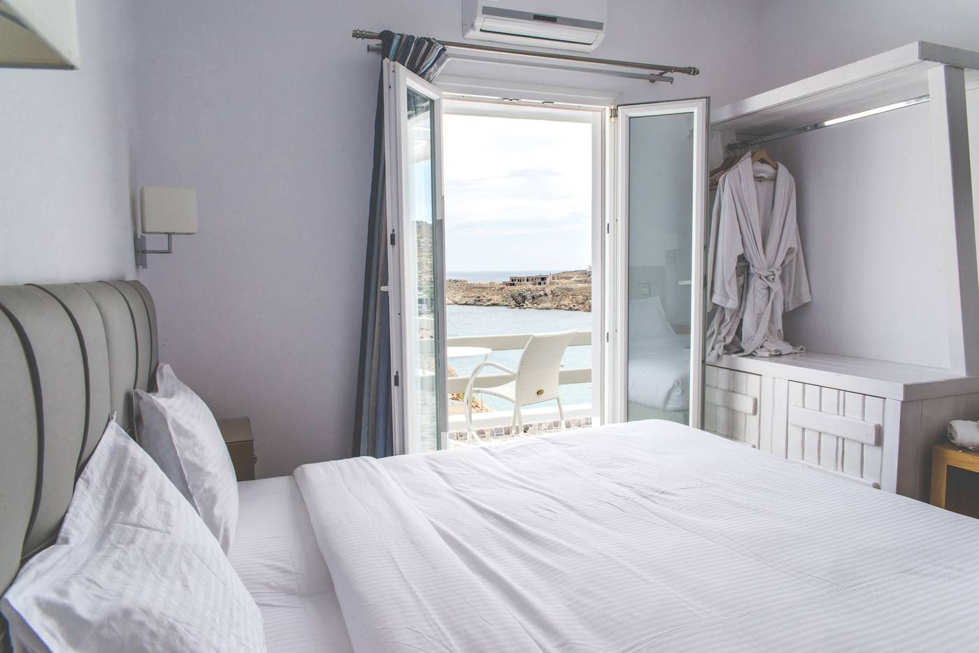 Super-Paradise-Hotel-Room-16