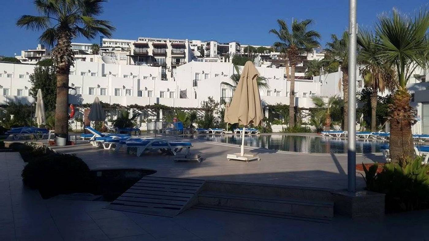 Nagi-Beach-Hotel-Pool-14