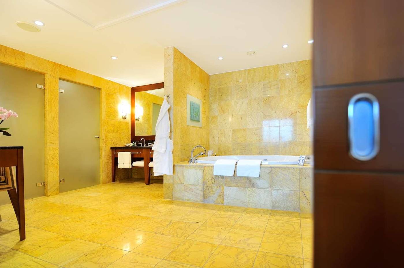 Regent-Warsaw-Hotel-Room-37