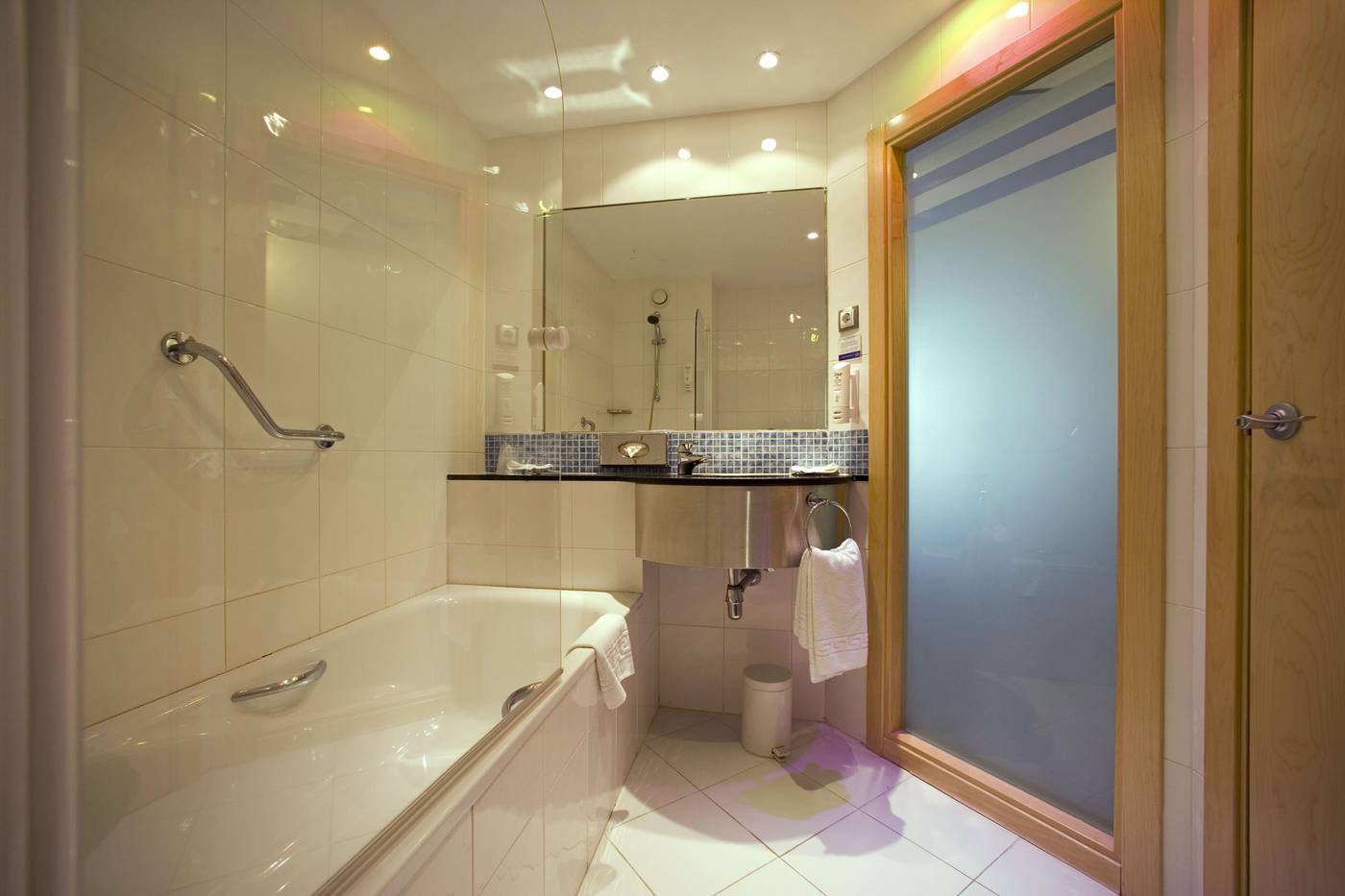 Holiday-Inn-Express-Malaga-Airport-Room-13