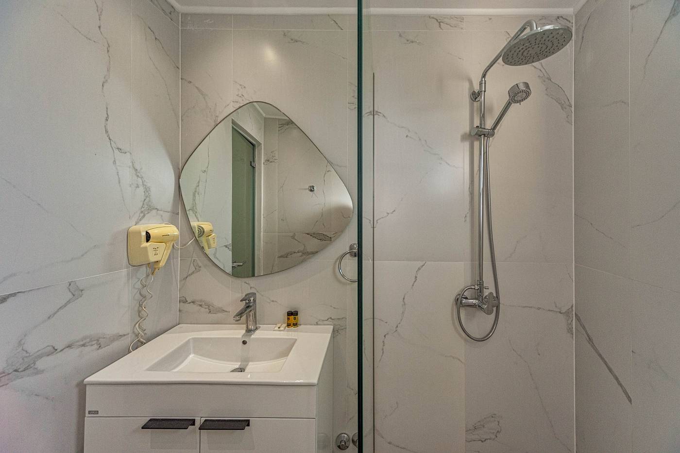 Island Beach - Adults Only