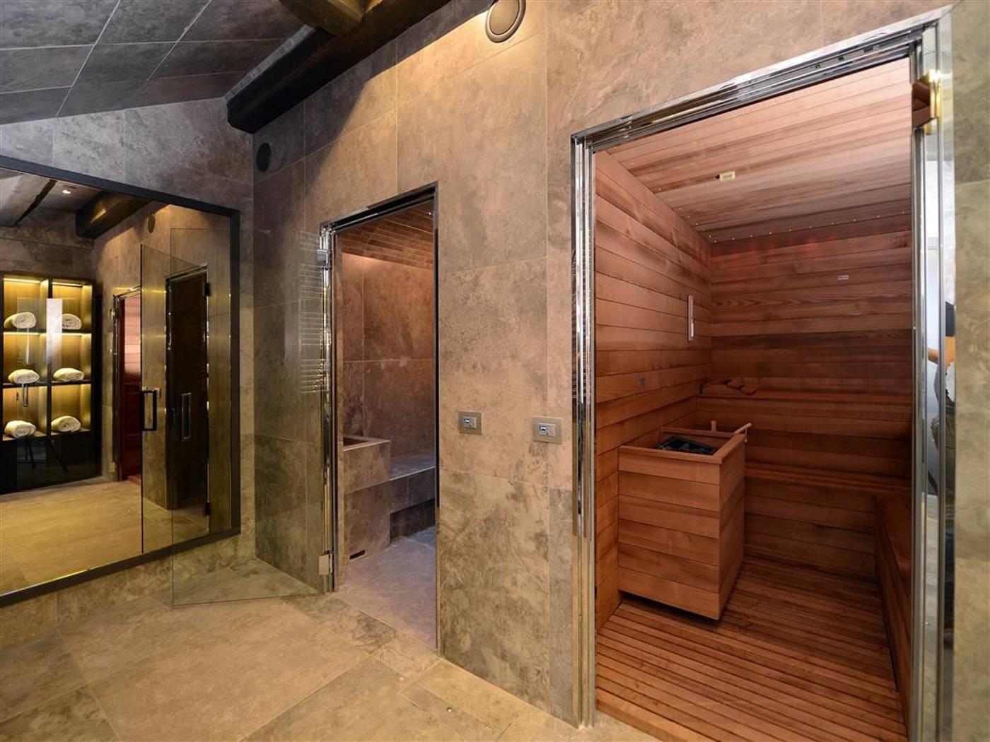 Hyatt-Centric-Murano-Venice-Sports-and-Entertainment-68