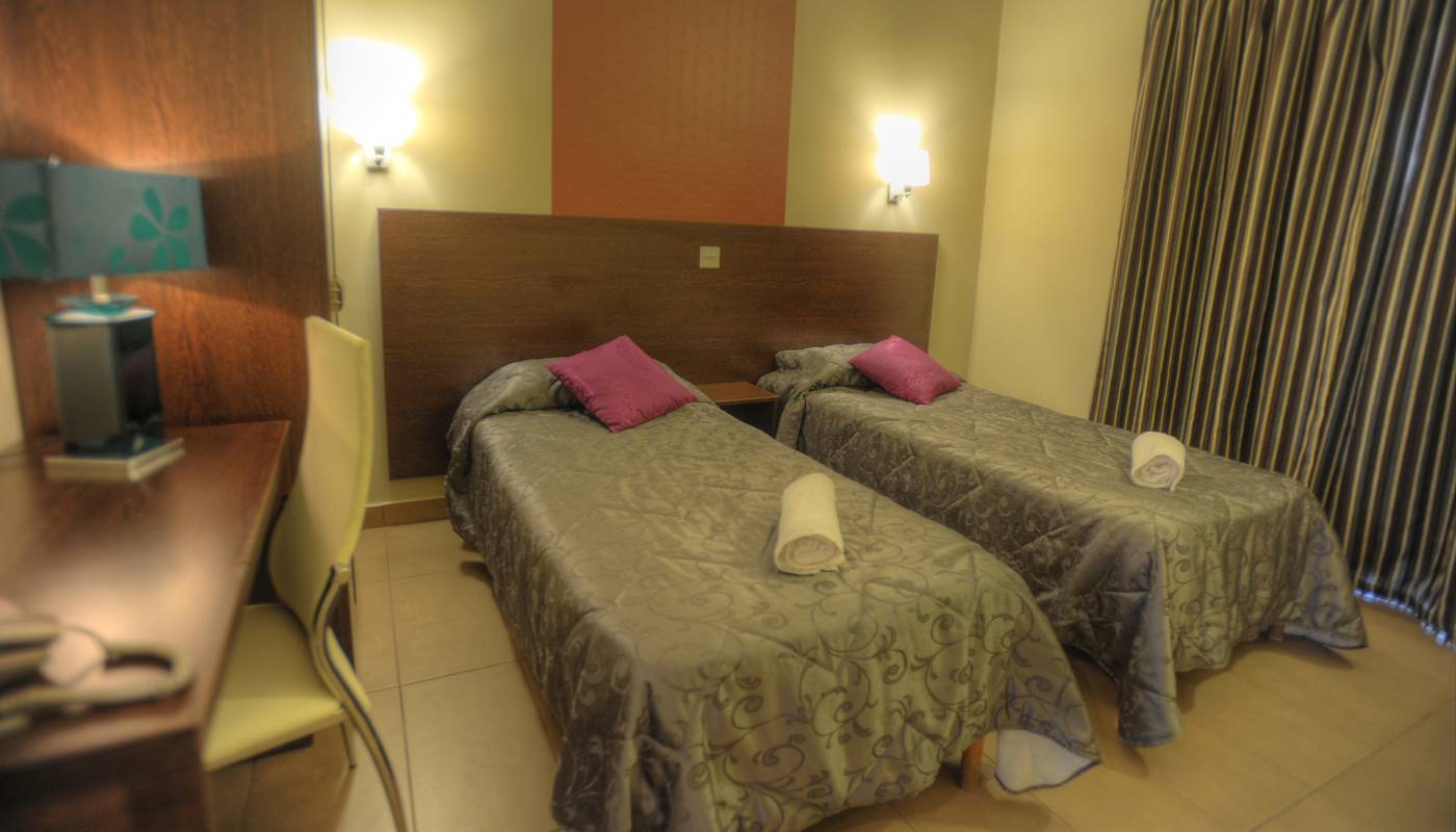 Carlton-Hotel-Room-9