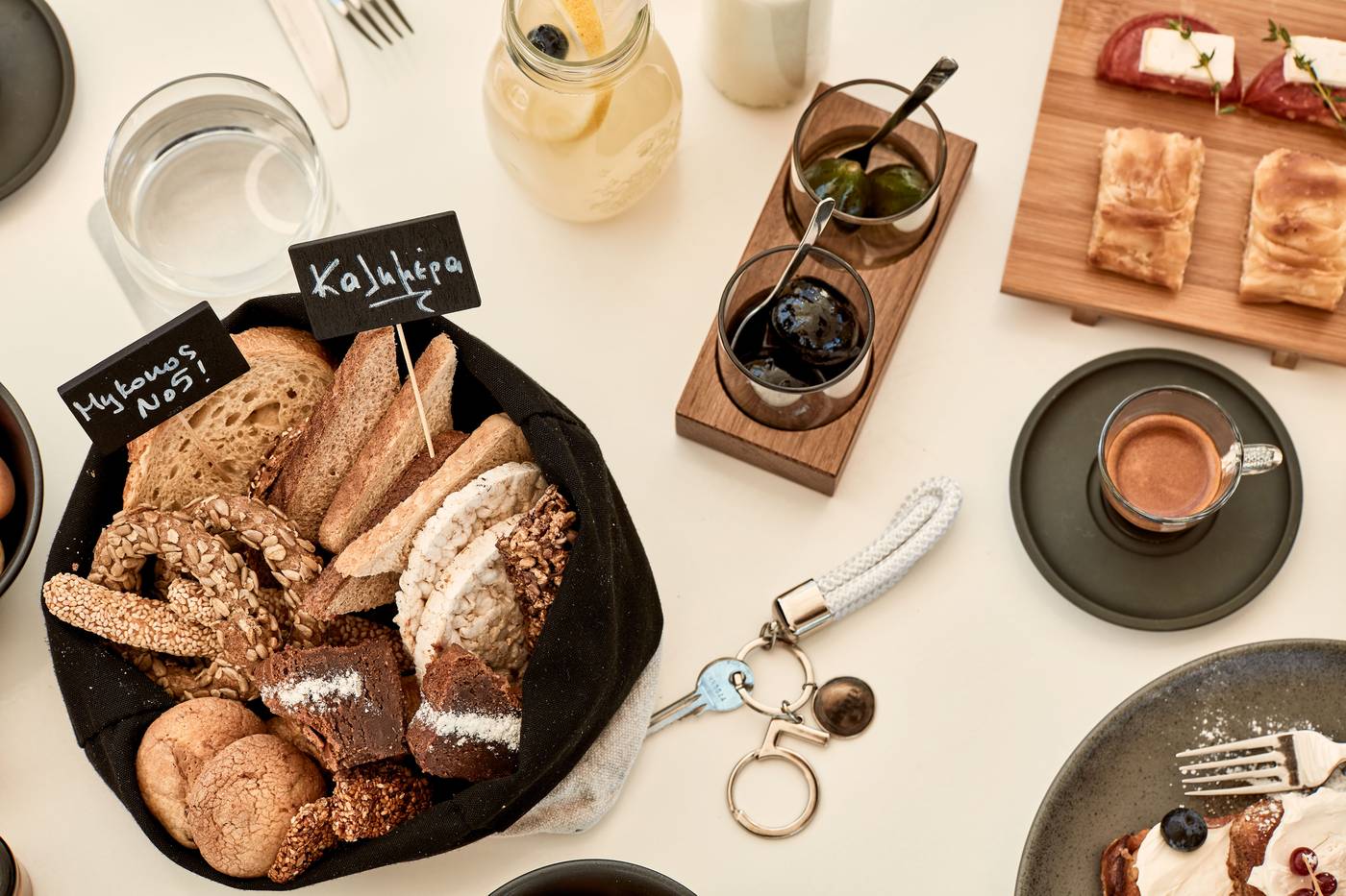 Mykonos-No5-Luxury-Suites---Villas-Restaurant-61