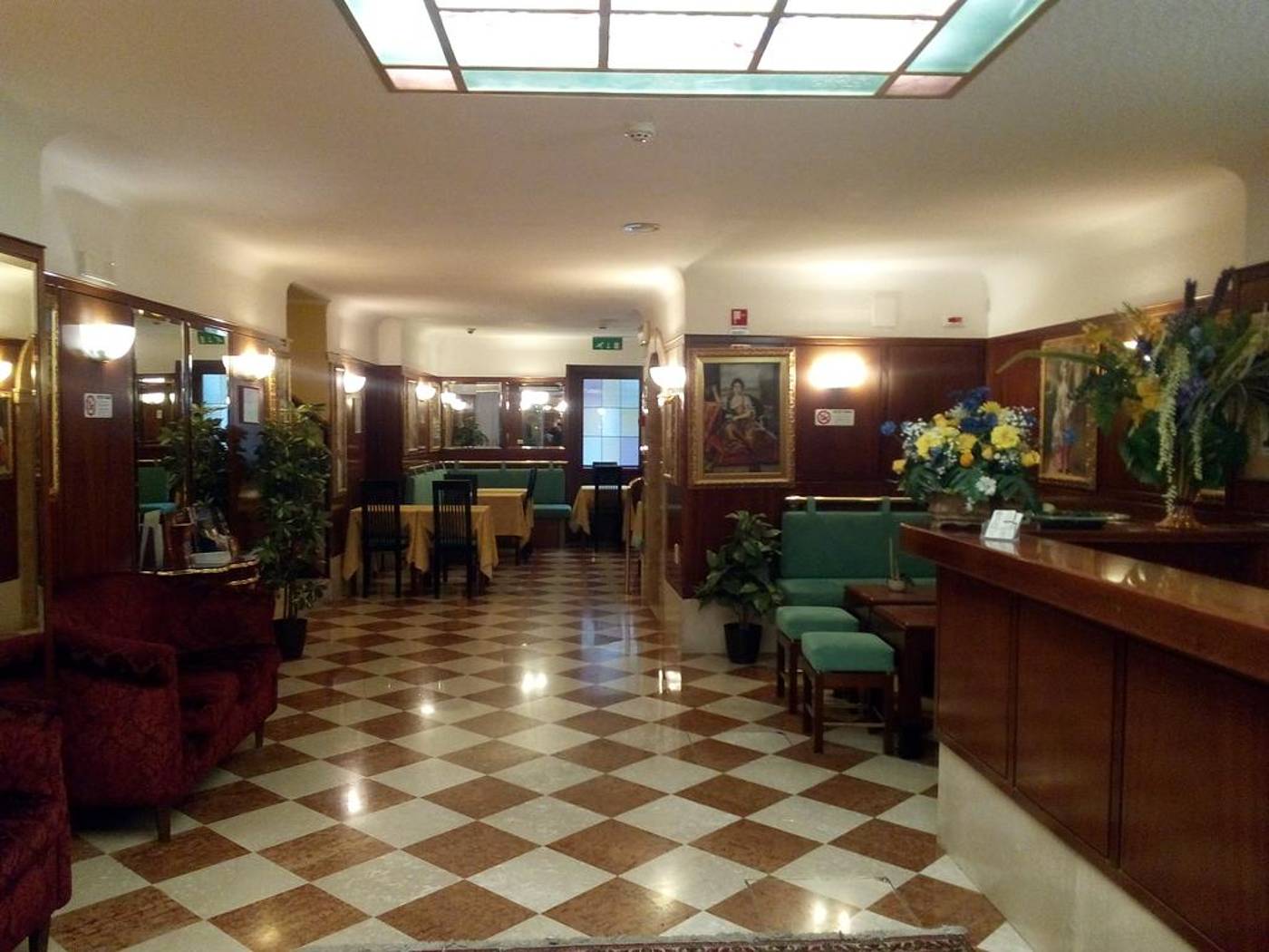 Hotel-Diana-Lobby-7