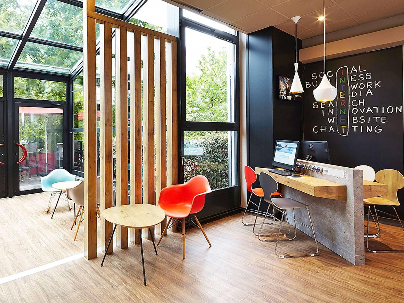 ibis-Marne-la-Vallee-Champs-Bar-16