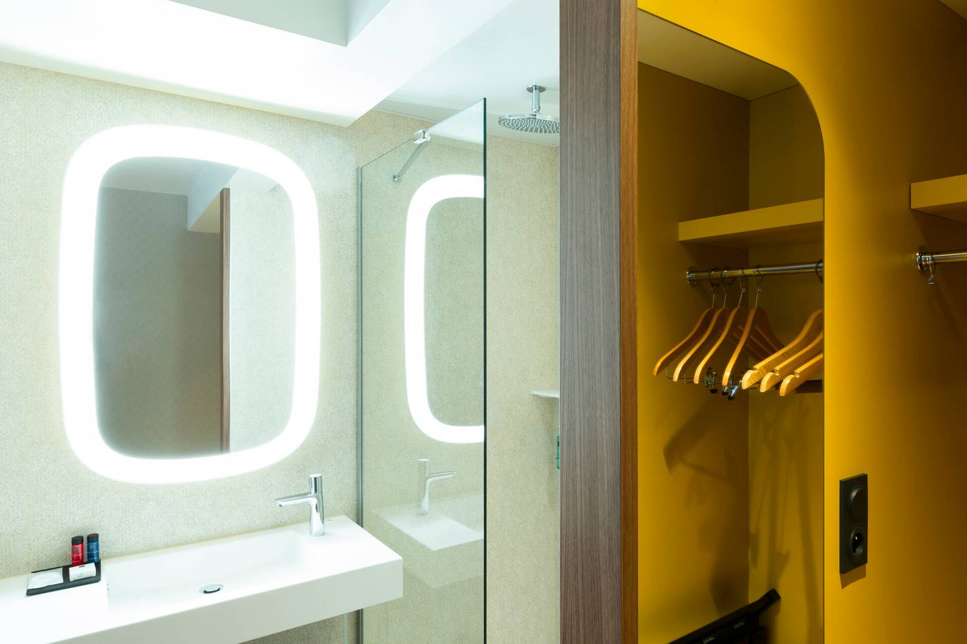 Oceania-Paris-Porte-De-Versailles-Room-45