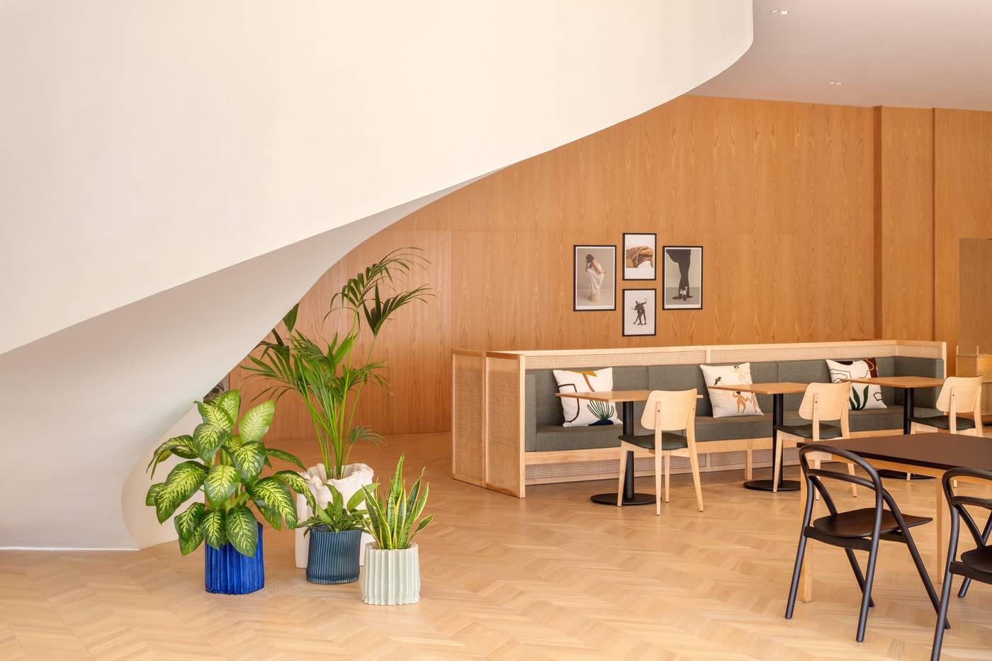 Staybridge-Suites-Dubai-Internet-City-Restaurant-32