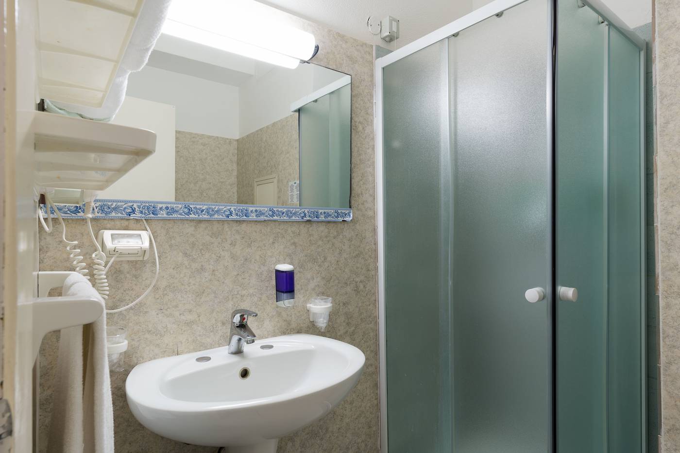 Saracen-Sands-Hotel---Congress-Centre-Room-58