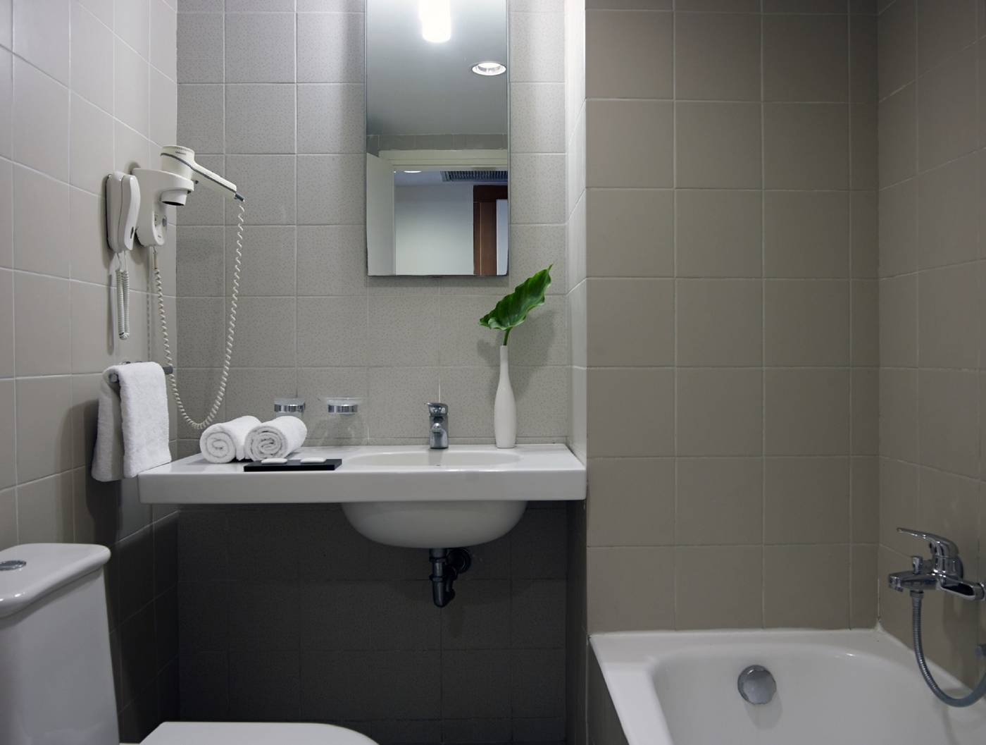 Angela-Hotel-Downtown-Rooms-Room-20