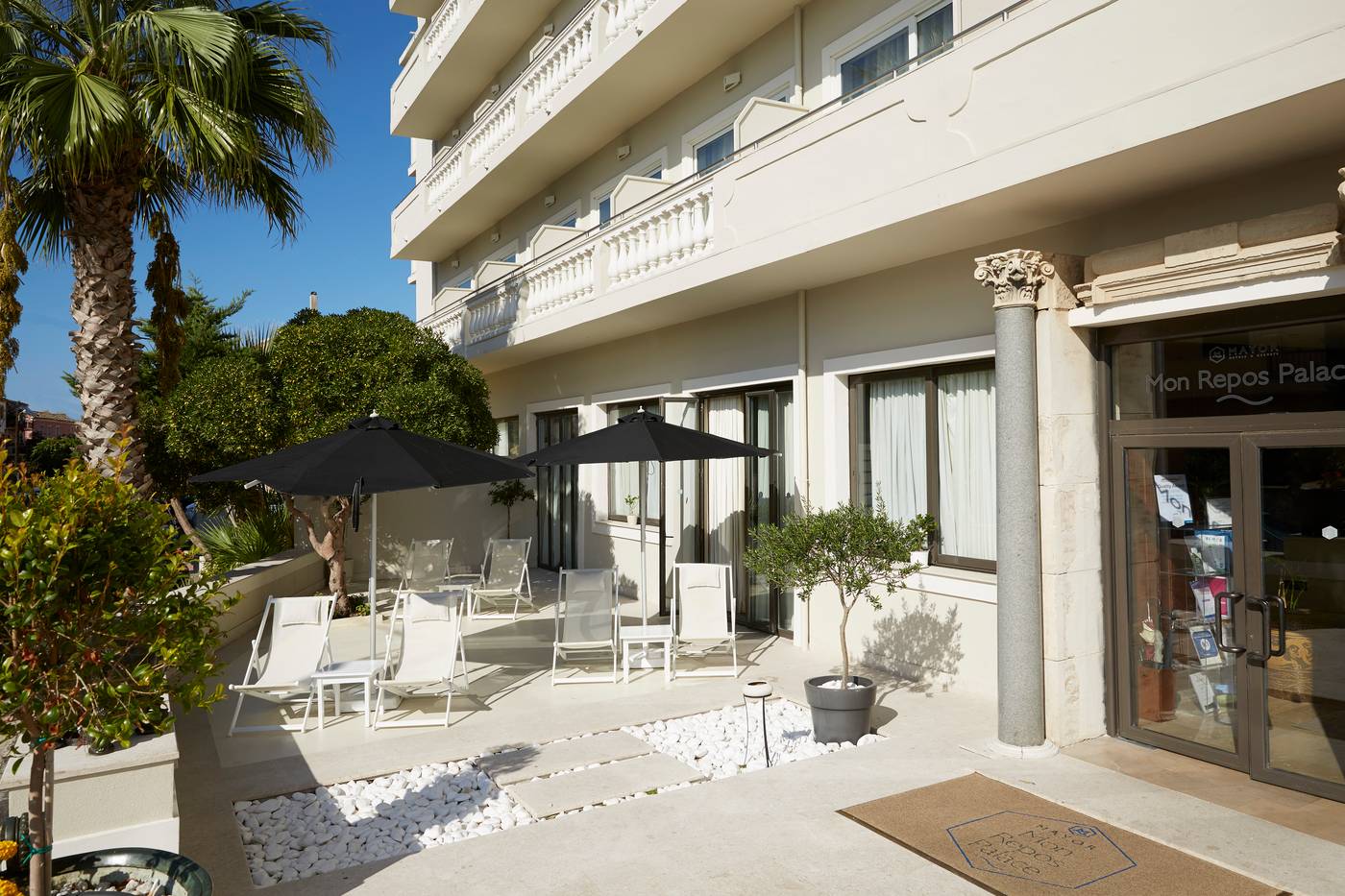 Mayor-Mon-Repos-Palace--Art-Hotel-Pool-4