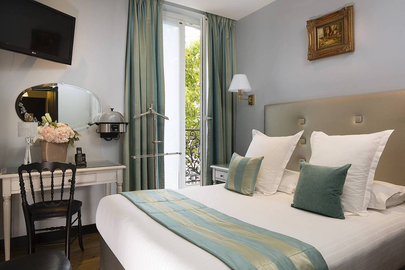 Hotel-Plaza-Elysees-Room-3