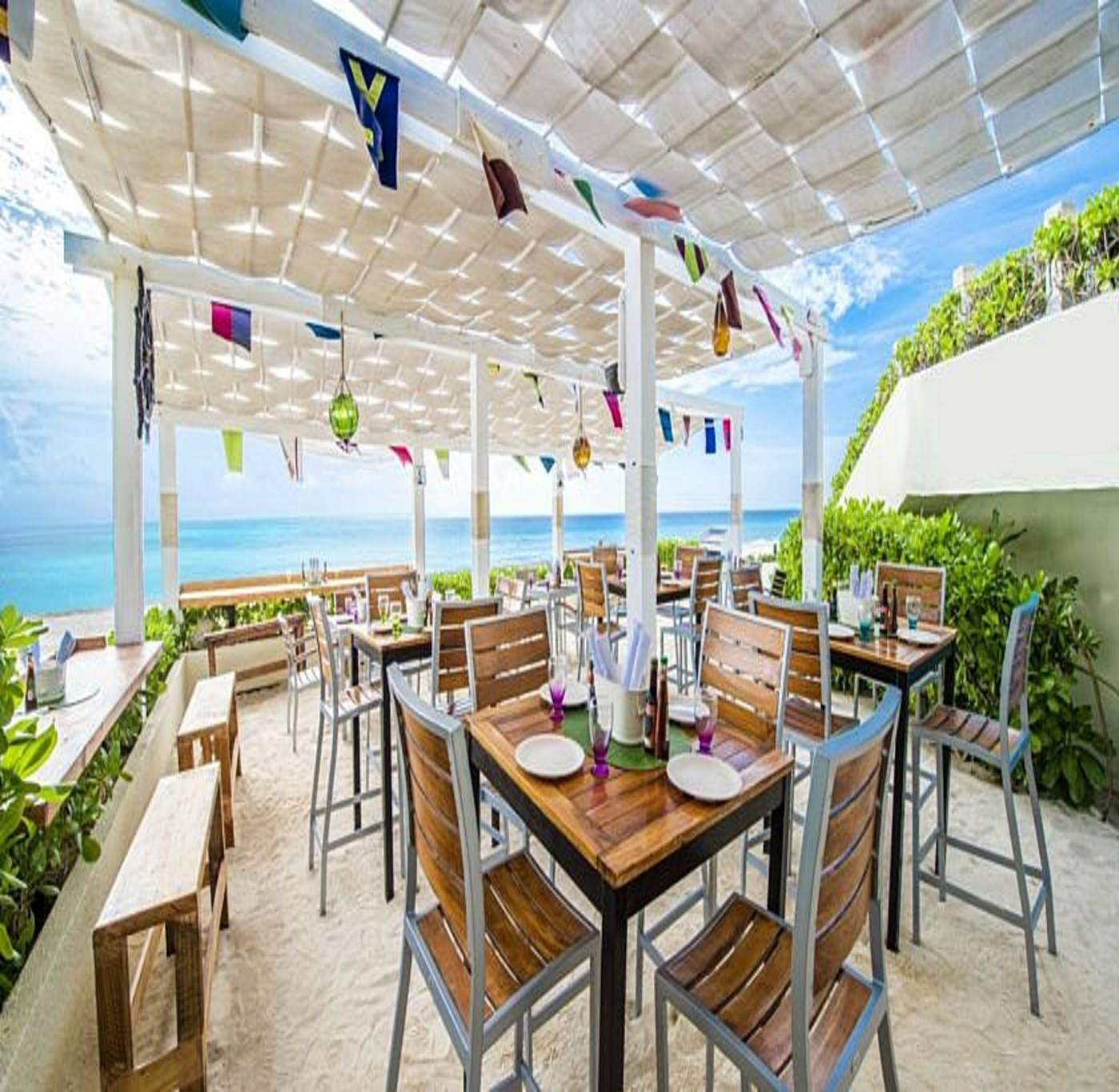 Live-Aqua-Beach-Resort-Canc----n-Restaurant-17