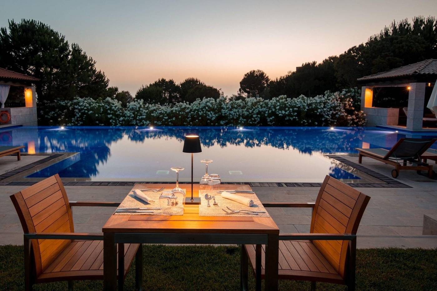 The-Romanos--A-Luxury-Collection-Resort-Pool-6