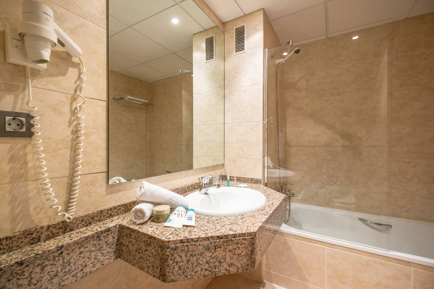 California-Palace-Room-28