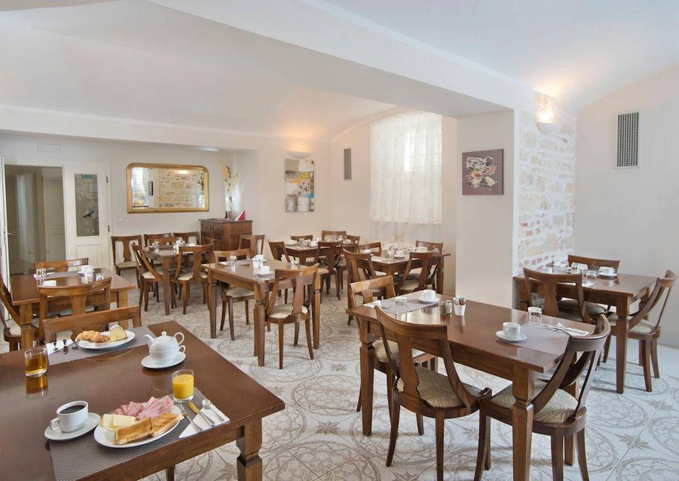 Sunrise-Czech Republic-PRAGUE-Restaurant-6