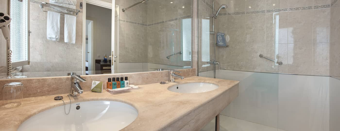 Gran-Hotel-Delfin-Room-32