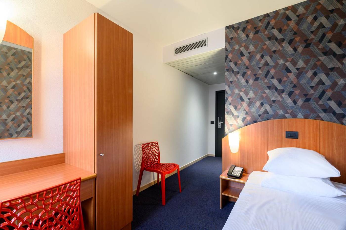 Aris-Grand-Place-Room-7