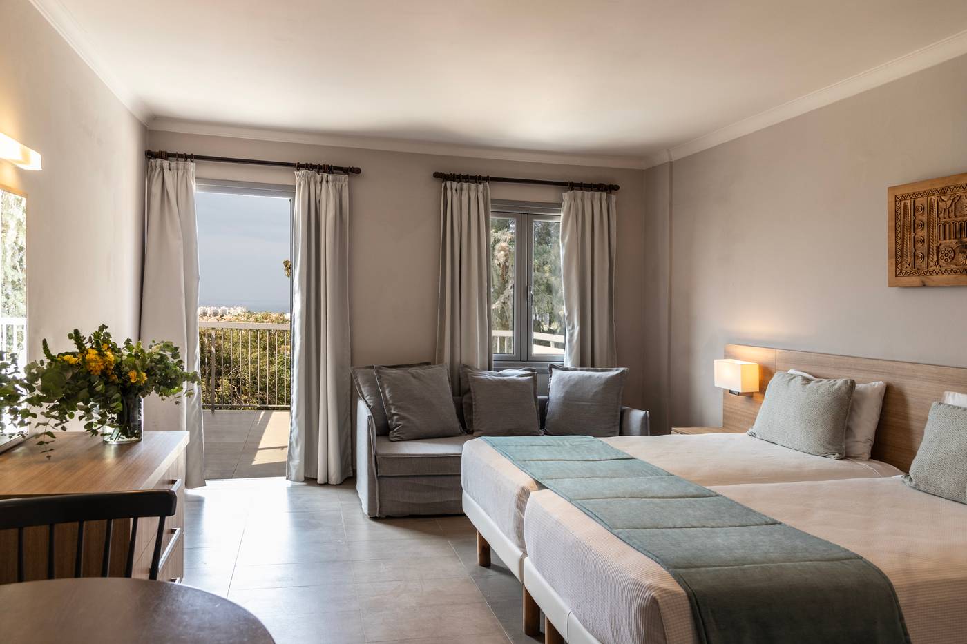 Louis-St-Elias-Resort---Waterpark-Room-41