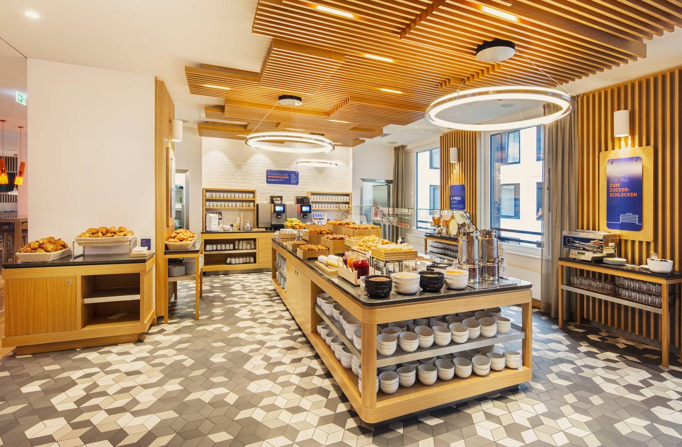 Holiday-Inn-Express-Munich-City-West-Restaurant-42