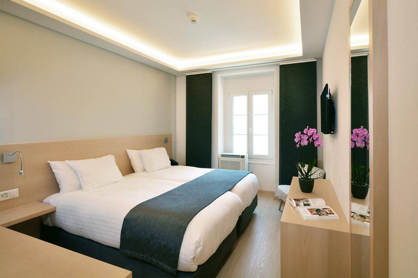 Des-Alpes-Geneva-Room-15